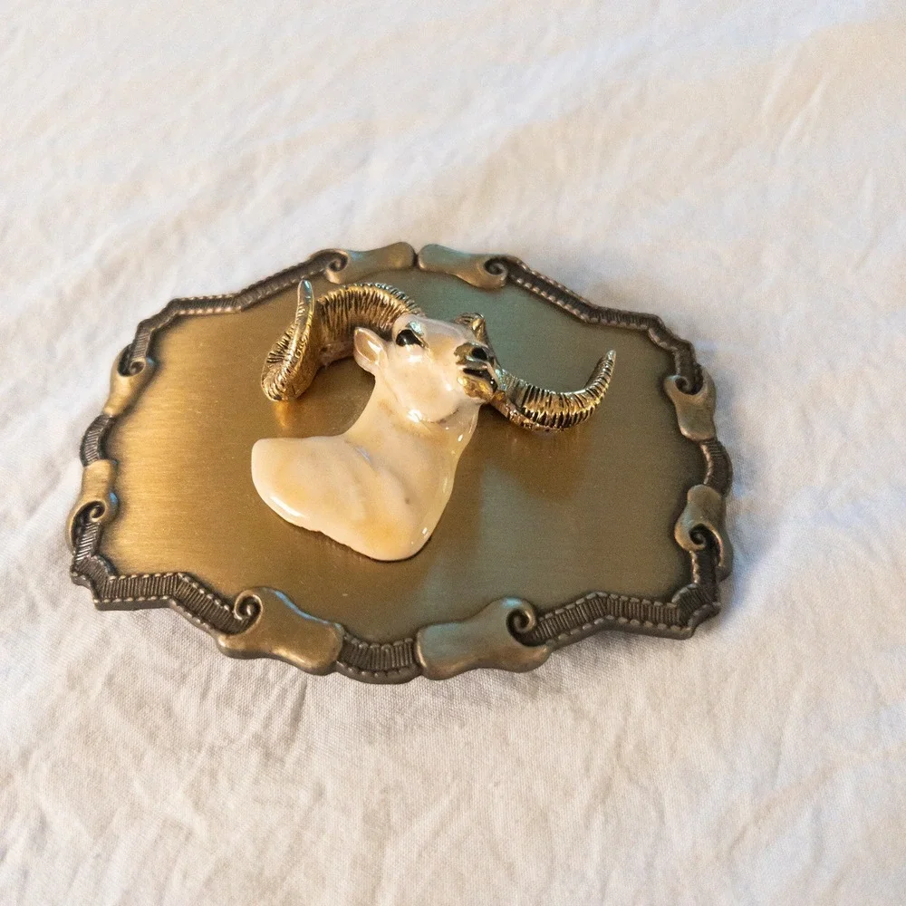 Vintage 1977 Raintree Belt Buckle Gold Ram Outdoors Hunting‎ Sportsman